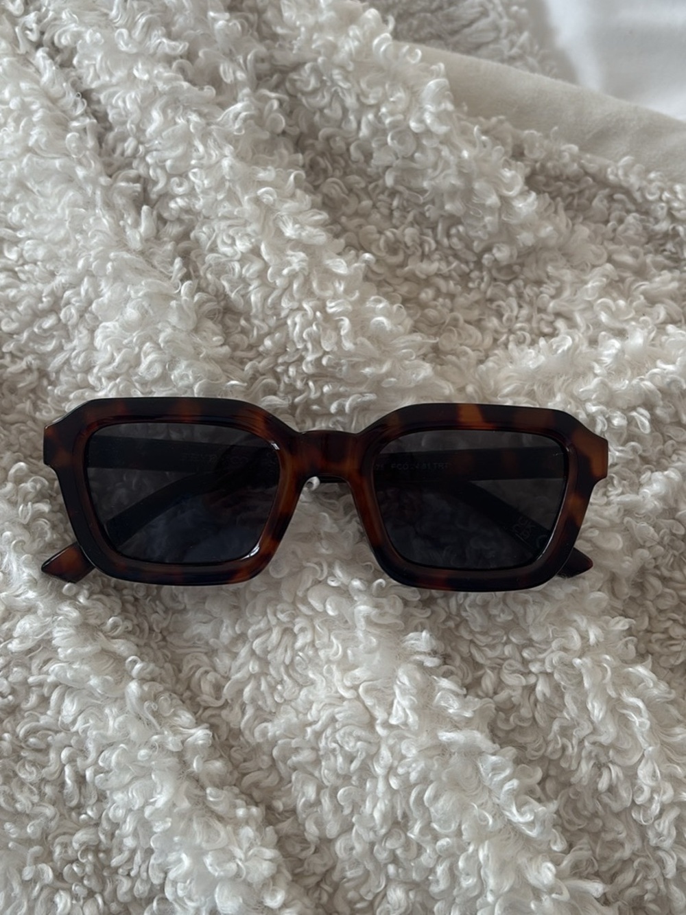 Frye & Co tortoise shell sunglasse